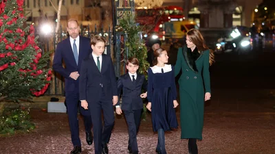 Какой рождественской традиции королевская семья мудро избегает после нескольких семейных катастроф