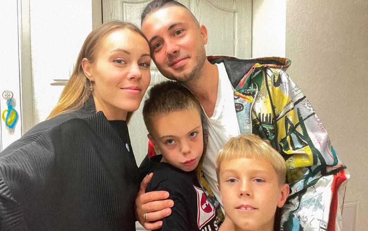 Олена й Тарас Тополі та діти - 807584 Олена й Тарас Тополі та діти - фото 807584