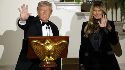 У чорному і без усмішок: Дональд і Меланія Трамп представили офіційний різдвяний портрет