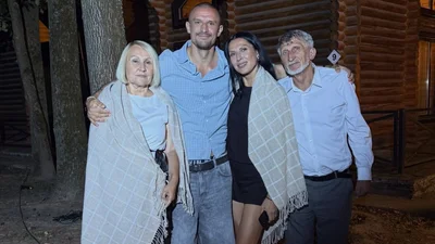 Цимбалюк показав, як він з родиною готується до Різдва, а мама поділилась сімейним рецептом куті