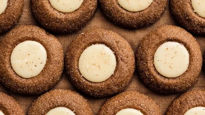 Різдвяна класика по-новому: як приготувати імбирне печиво з білим кремом