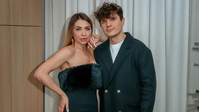 "Зібрати всіх непросто": Анатолій Анатоліч замилував різдвяними фото з дружиною та трьома дітьми