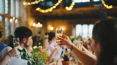 Веселі меми про гостей: коли від радості до "коли вони нарешті підуть?" всього один крок