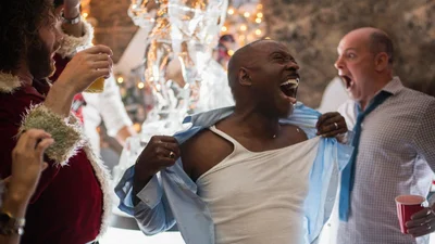 Градус праздника повышается: 5 безумных новогодних фильмов о вечеринках и корпоративах