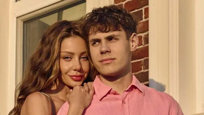 Красунчик-син Тіни Кароль перервав концерт та вийшов до неї прямо на сцені - дивись, що сталось потім