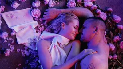 Тарас Цимбалюк показав пристрасть із відомою акторкою під хіт Анни Трінчер "Півонії"