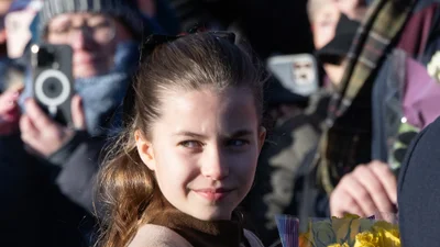 Принцеса Шарлотта зробила селфі з прихильниками: принц Вільям відреагував