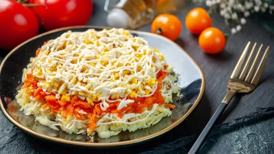 Новорічна "Мімоза" з лососем – святкова версія класичного салату