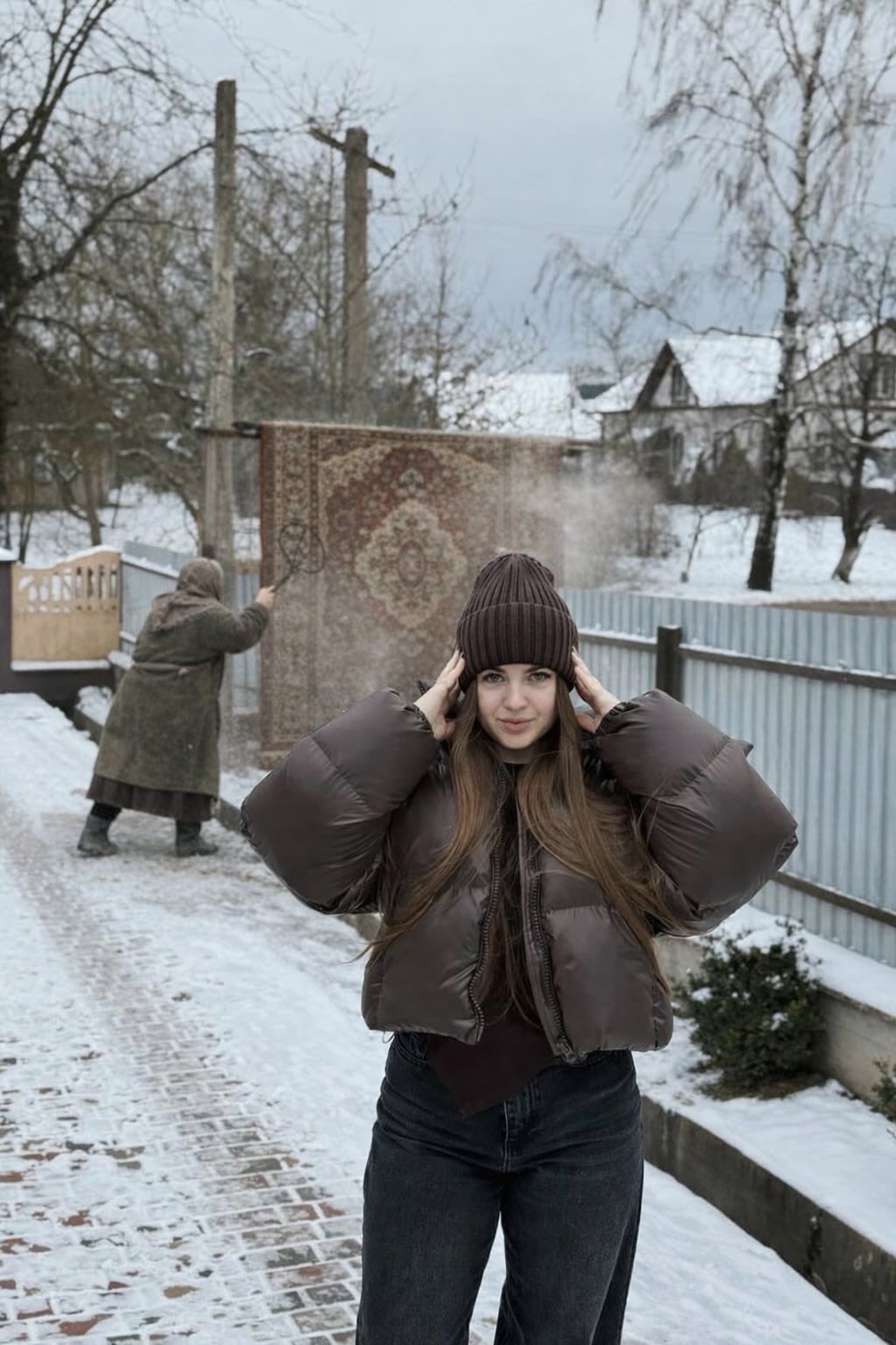 Украинка попросила убрать с ее фотографии фургон Новой почты - сеть взорвалась креативом - 809470 Украинка попросила убрать с ее фотографии фургон Новой почты - сеть взорвалась креативом - фото 809470