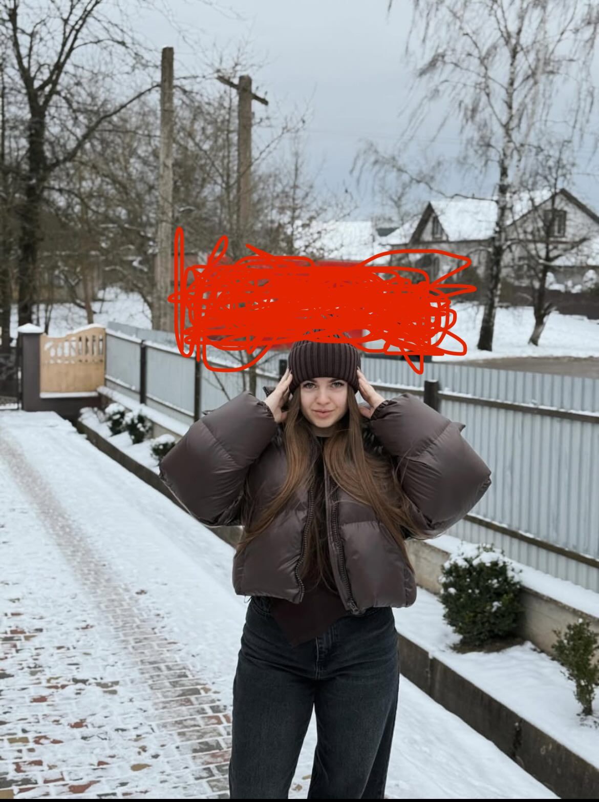 Украинка попросила убрать с ее фотографии фургон Новой почты - сеть взорвалась креативом - 809471 Украинка попросила убрать с ее фотографии фургон Новой почты - сеть взорвалась креативом - фото 809471