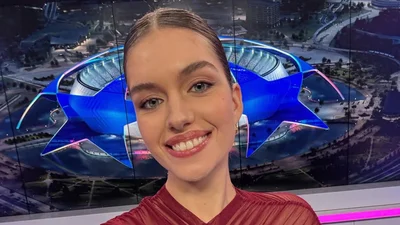 Ексдружина Дмитра Комарова показала довгі ноги у вогняному міні: "Щоб закохався у вас з першого погляду"