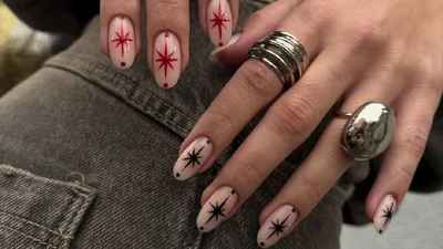 Зоряний манікюр — святковий дизайн, який ідеально підійде для Нового року 2026