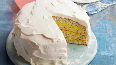 Ідеальний маковий торт на Новий рік: м’які коржі й повітряний крем