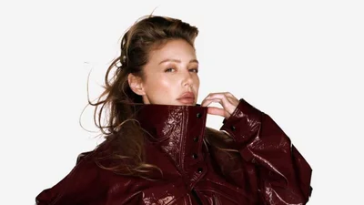 Тіна Кароль у куценьких трусиках та шкірянці показала, як позувати на камеру