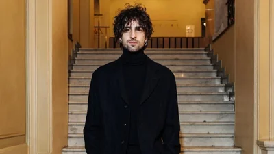 Новогодний уют от Владимира Дантеса: певец посоветовал сказку для праздничного настроения