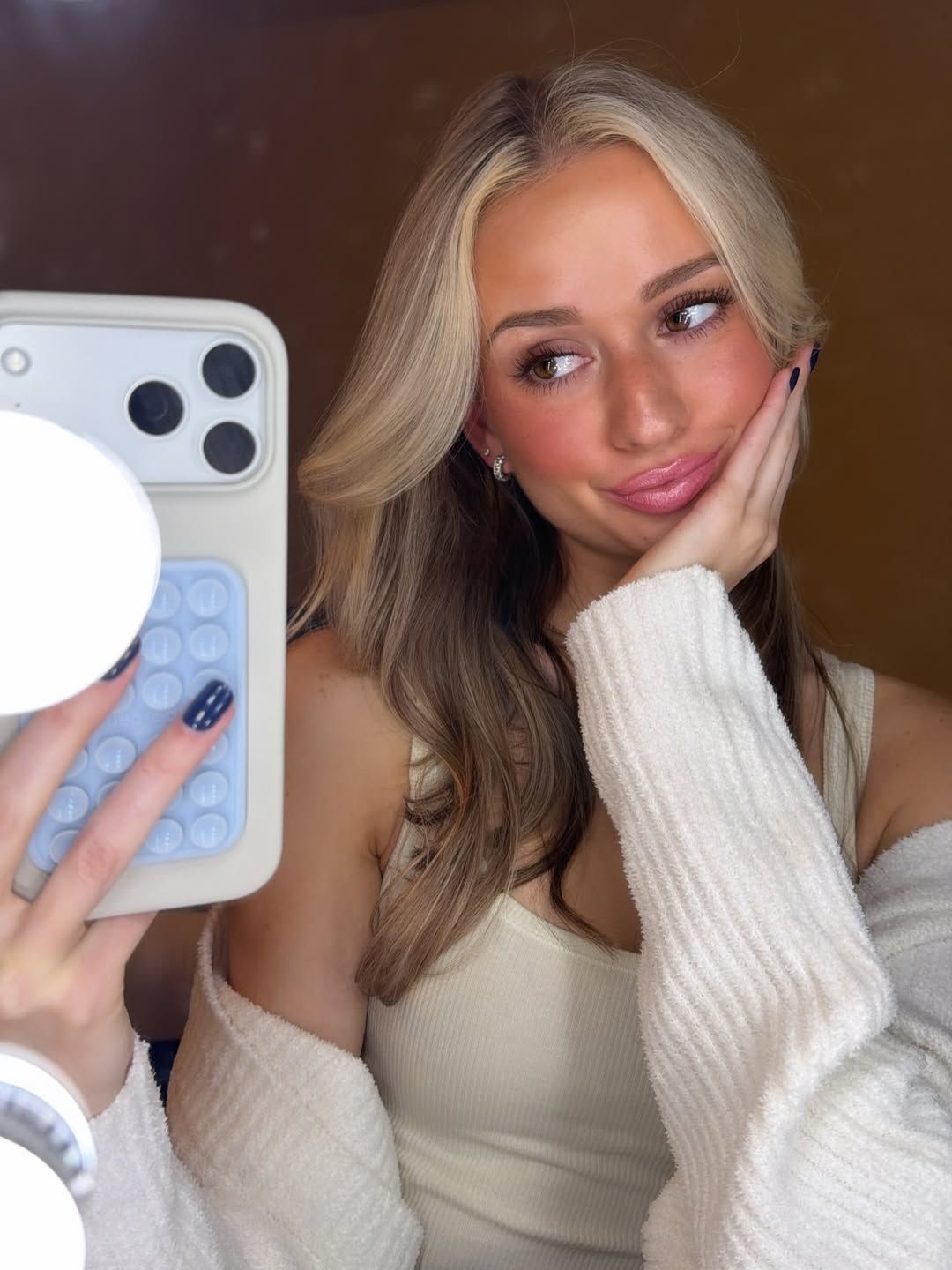 Девушки из TikTok не могут остановиться: эта розовая помада от L'Oréal Paris стала хитом - 810281 Девушки из TikTok не могут остановиться: эта розовая помада от L'Oréal Paris стала хитом - фото 810281