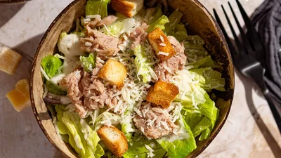 Три салати з рибою для новорічного столу – класика і прості варіації