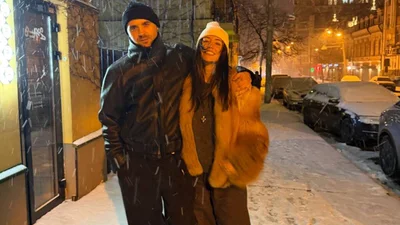 Дорофєєва показала ніжні фото з чоловіком під снігом - Надя ловить сніжинки язиком, а Міша ховає носа в куртку