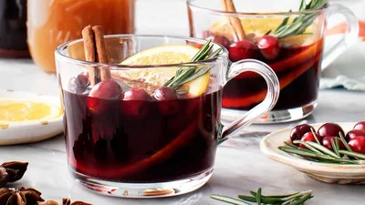 Три зігрівальні напої, без яких неможливо уявити зимові свята