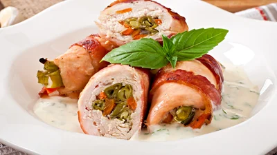 Справишся за годину: готуй апетитний мʼясний рулет до святкового столу