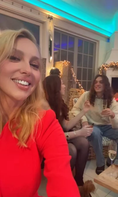 Оля Полякова зустрічає Новий рік - фото 811051