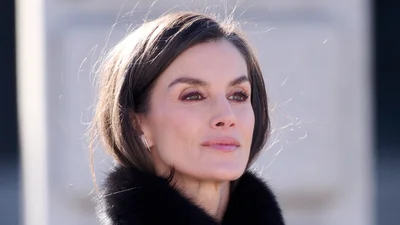 Королева Летиція показала, як носити діаманти вдень - сережки, що стали головною темою першого виходу року