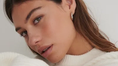 Одна звичка, яка зводить нанівець увесь догляд за шкірою