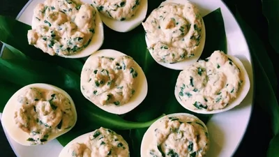 Простая закуска из яиц и рыбной консервы за 20 минут