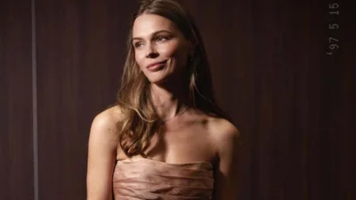 Беззаботная Оля Фреймут показала, как на санках каталась в родном городе