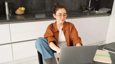 Робота без інтернету і електроенергії: як підготувати все необхідне, якщо працюєш за ноутбуком вдома