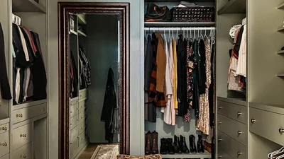 Забудь про класичне прибирання: з цим трюком ти наведеш лад у шафі за 5 хвилин