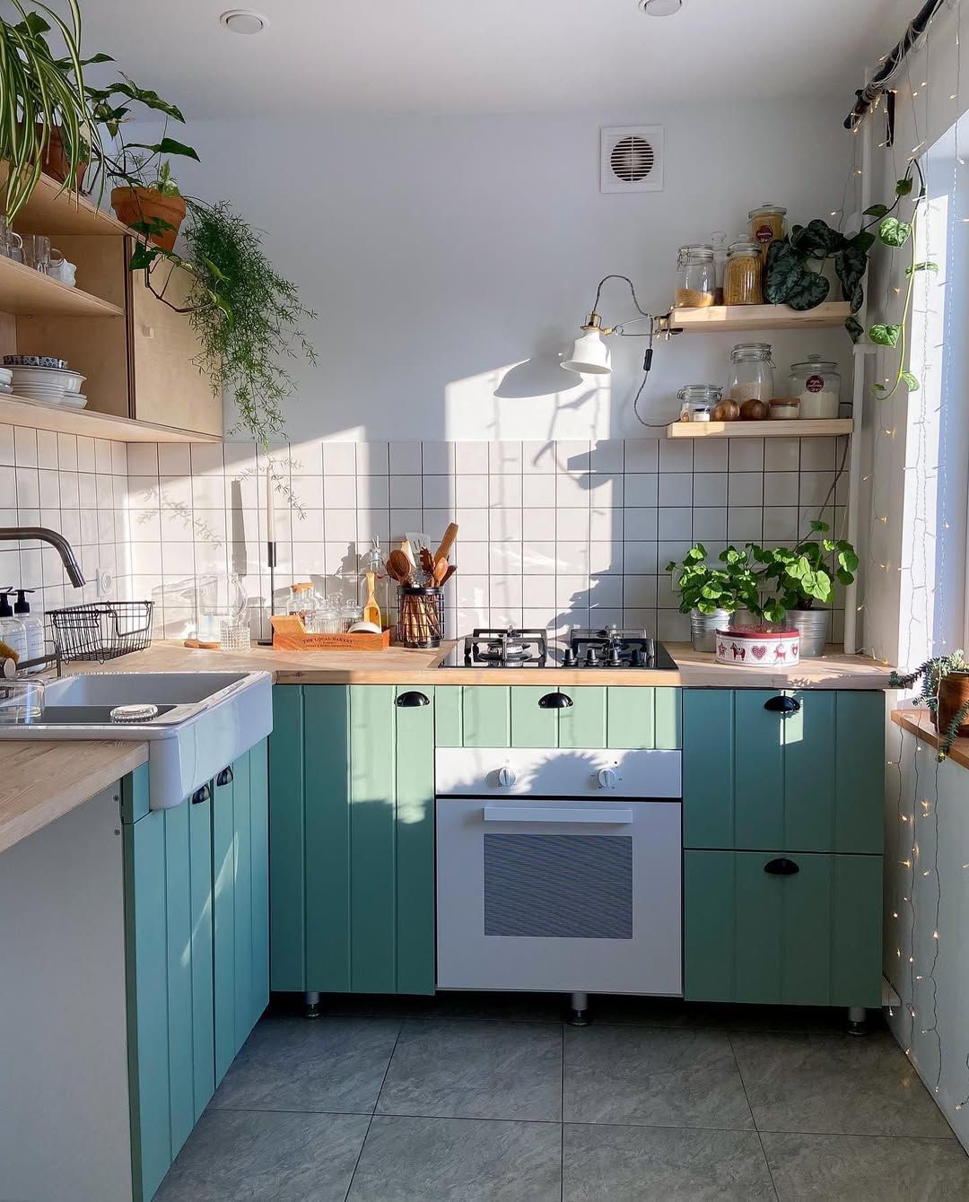 Как сделать маленькую кухню стильной: вдохновение из Instagram - 814385 Как сделать маленькую кухню стильной: вдохновение из Instagram - фото 814385