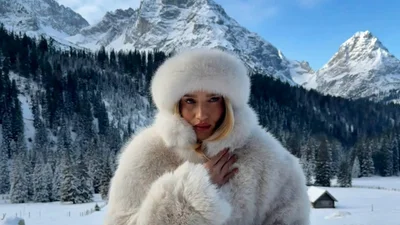 Дружина Стейтема в бікіні довела, що вона снігова королева, і роздяглася на морозі – фото