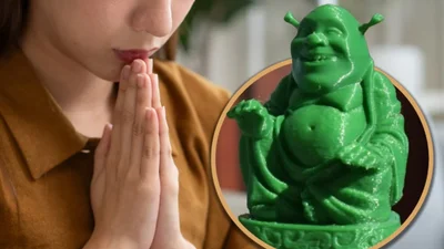Четыре года молилась Шреку: женщина спутала мультгероя со статуей Будды