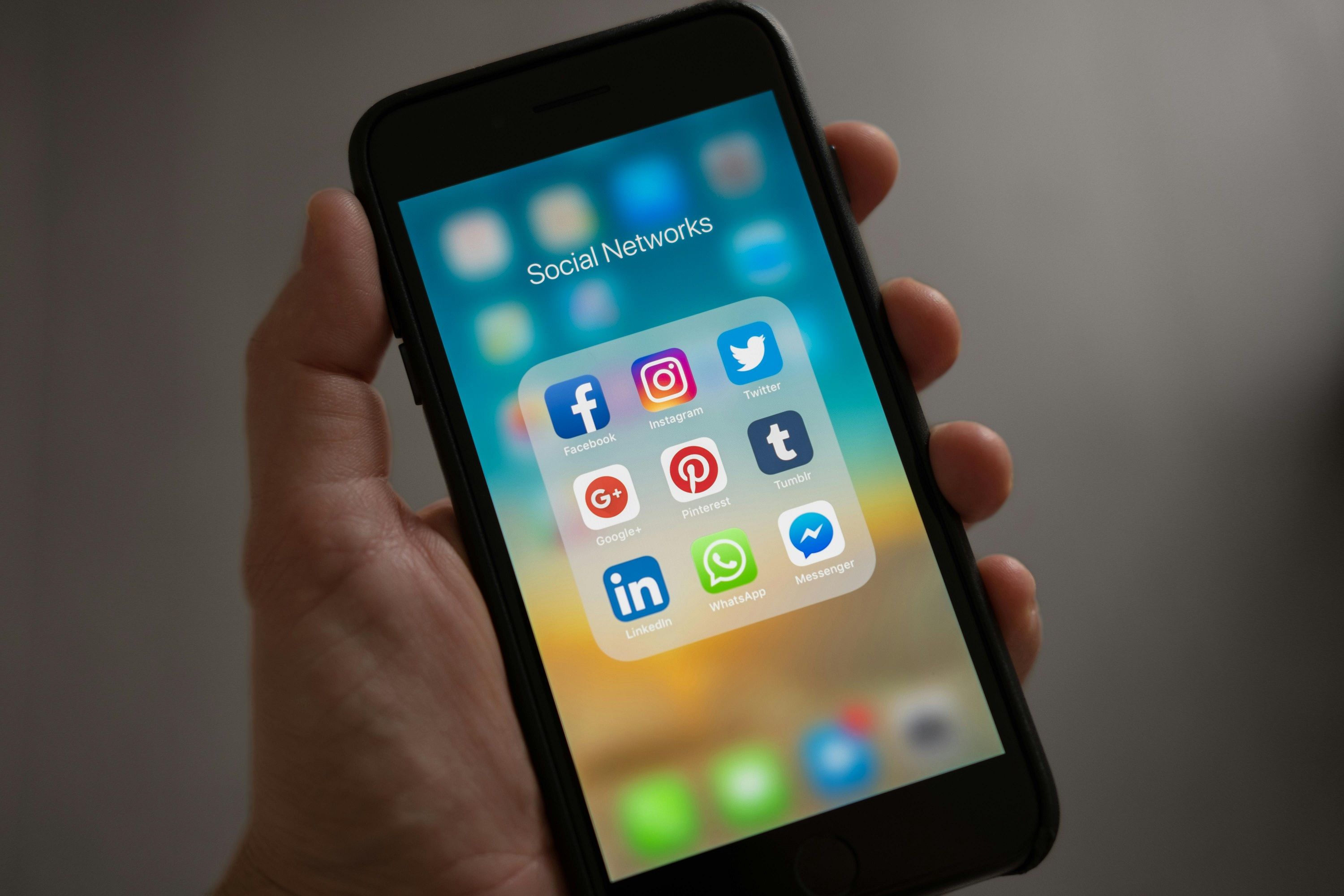 'Жидкое стекло' в iPhone признано полным провалом - и вот почему - 815882 'Жидкое стекло' в iPhone признано полным провалом - и вот почему - фото 815882