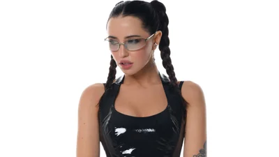 "Ім’я улюблене моє": DOROFEEVA выпустила новую версию хита группы Vremya i Steklo "505"