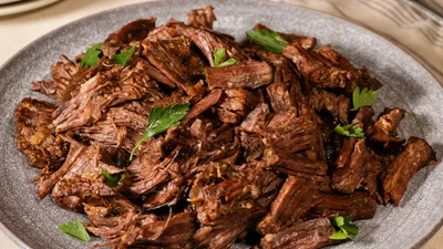 Намазала й забула: готуємо рвану яловичину, яка тане в роті