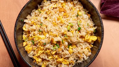Рис по-азійськи – швидка страва, яка рятує на вечерю у будні