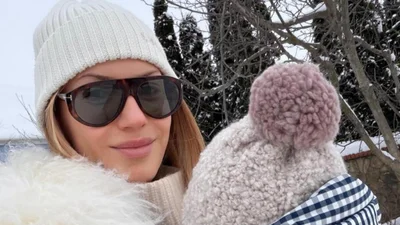 Леся Нікітюк показала, як її синочок бавиться спадком від прабабусі: "Ех, зараз би потішилась хлопчику"