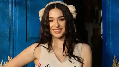 Замість вишиванки - бікіні: FIЇNKA засвітила фігуру на відпочинку з подругами