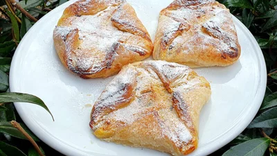 Сирні конвертики до чаю – ніжні всередині, хрусткі зовні