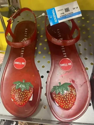 Секондхенд-знахідки, які настільки дивні, що їх хочеться розглядати годинами - фото 818038