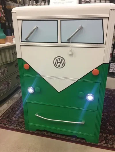 Секондхенд-знахідки, які настільки дивні, що їх хочеться розглядати годинами - фото 818039