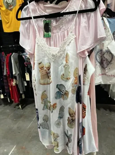 Секондхенд-знахідки, які настільки дивні, що їх хочеться розглядати годинами - фото 818048