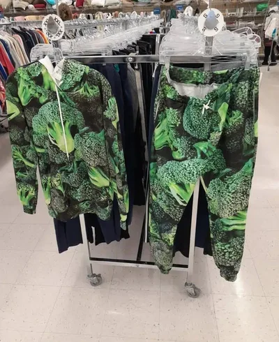 Секондхенд-знахідки, які настільки дивні, що їх хочеться розглядати годинами - фото 818050