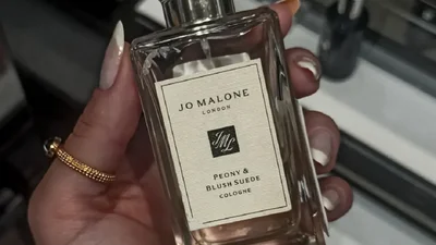 Ваниль и черный перец в главной роли: 3 аромата с идеальным зимним вайбом