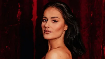 "Ожидали, что я буду голая": Марта Адамчук заинтриговала клипом "Голая по цветам"