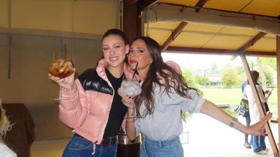 Свекруха - п’яна, а невістка заплакана та з опухлим обличчям: стало відомо, що витворяла на весіллі сина Вікторія Бекхем