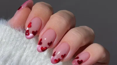 Маникюр ко Дню святого Валентина: 5 дизайнов, которые стоит попробовать уже сейчас