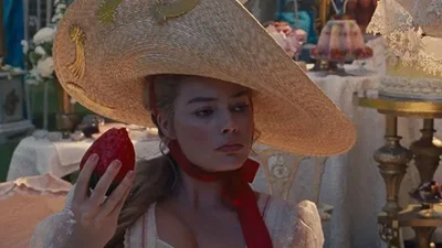 Прозора весільна сукня та латекс: образи Марго Роббі з "Буремного перевалу" – це чиста естетика